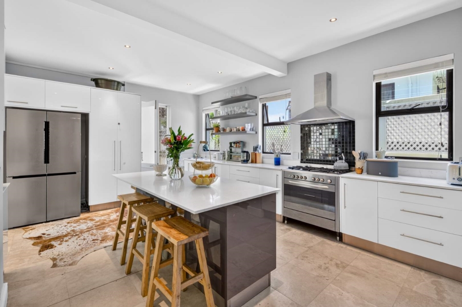 5 Bedroom Property for Sale in Claremont Upper Western Cape